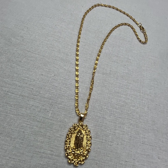 Gold Chain Virgin Mary Mob-Wife Rose Border Pendant Necklace - Picture 3 of 9